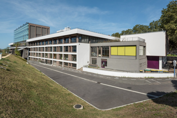 Façade postérieure, de trois quarts droite. © Région Bourgogne-Franche-Comté, Inventaire du patrimoine Façade postérieure, de trois quarts droite. © Région Bourgogne-Franche-Comté, Inventaire du patrimoine
