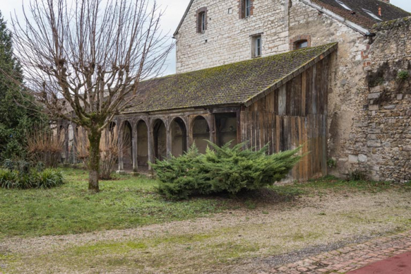 Ancienne halle de 1818-1819, de trois quarts droite. © Région Bourgogne-Franche-Comté, Inventaire du patrimoine