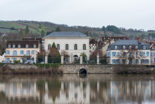 Vue d'ensemble éloignée sur le quai du Général Leclerc. © Région Bourgogne-Franche-Comté, Inventaire du patrimoine