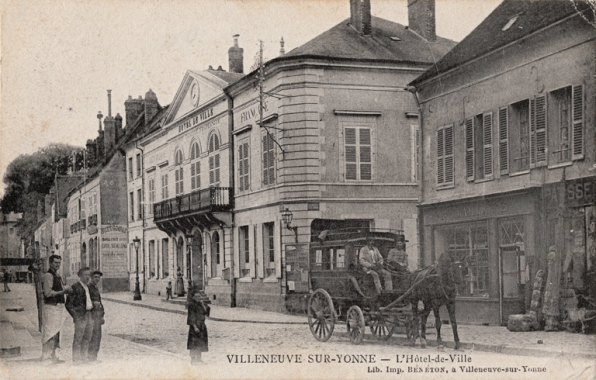 Villeneuve-sur-Yonne - L'Hôtel-de-Ville. [Limite 19e siècle 20e siècle, avant 1906]. © Région Bourgogne-Franche-Comté, Inventaire du patrimoine
