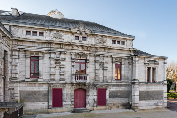 Façade latérale gauche : salle et vestibule. © Région Bourgogne-Franche-Comté, Inventaire du patrimoine