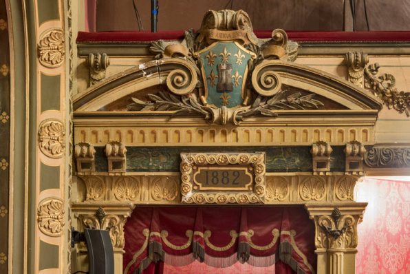 Loges d'avant-scène, côté cour : couronnement. © Région Bourgogne-Franche-Comté, Inventaire du patrimoine