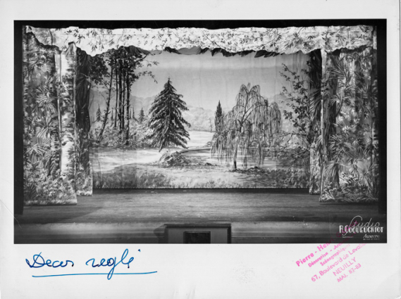 Décors réglé [décor de Pierre-Henri Ganne]. S.d. [1963]. © Région Bourgogne-Franche-Comté, Inventaire du patrimoine