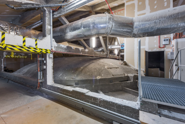 Coupole et charpente en béton armé. La régie est au fond à droite. © Région Bourgogne-Franche-Comté, Inventaire du patrimoine Coupole et charpente en béton armé. La régie est au fond à droite. © Région Bourgogne-Franche-Comté, Inventaire du patrimoine