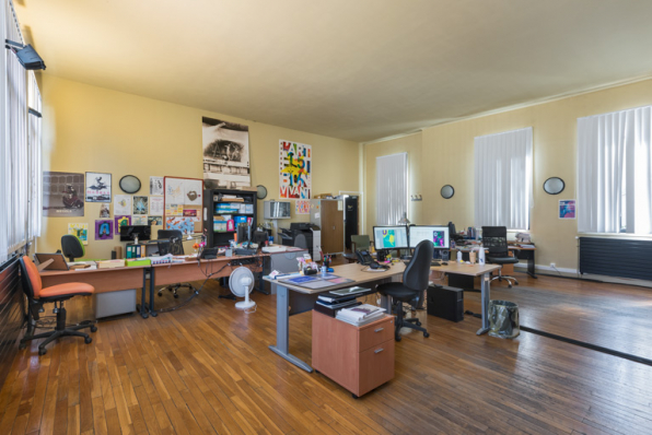 Aile nord : bureau du pôle communication (ancienne salle de couture). © Région Bourgogne-Franche-Comté, Inventaire du patrimoine Aile nord : bureau du pôle communication (ancienne salle de couture). © Région Bourgogne-Franche-Comté, Inventaire du patrimoine