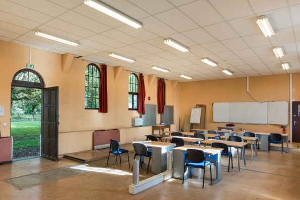Nef de la chapelle aménagée en salle de formation. Vue de trois quarts en direction du sud-est. © Région Bourgogne-Franche-Comté, Inventaire du patrimoine Nef de la chapelle aménagée en salle de formation. Vue de trois quarts en direction du sud-est. © Région Bourgogne-Franche-Comté, Inventaire du patrimoine