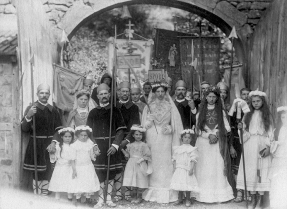 Les Sainte Reine réunies. S.d. [fin 19e ou début 20e siècle]. © Amicale du Mystère de Sainte Reine