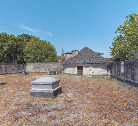 La tour des Cordeliers, englobée dans la tour de l'hôtel-Dieu. © Région Bourgogne-Franche-Comté, Inventaire du patrimoine La tour des Cordeliers, englobée dans la tour de l'hôtel-Dieu. © Région Bourgogne-Franche-Comté, Inventaire du patrimoine