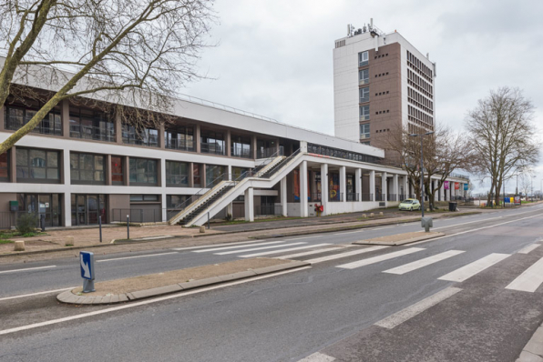 Façade antérieure, de trois quarts gauche. © Région Bourgogne-Franche-Comté, Inventaire du patrimoine Façade antérieure, de trois quarts gauche. © Région Bourgogne-Franche-Comté, Inventaire du patrimoine