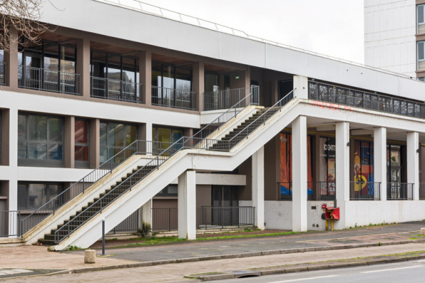 Maison des sports : accès extérieur aux gradins. © Région Bourgogne-Franche-Comté, Inventaire du patrimoine Maison des sports : accès extérieur aux gradins. © Région Bourgogne-Franche-Comté, Inventaire du patrimoine