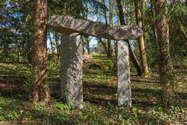 Dolmen. © Région Bourgogne-Franche-Comté, Inventaire du patrimoine Dolmen. © Région Bourgogne-Franche-Comté, Inventaire du patrimoine