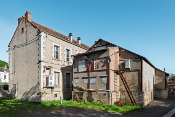 Façade postérieure et salle 1 (avec sa cabine de projection en saillie), depuis le sud-est. © Région Bourgogne-Franche-Comté, Inventaire du patrimoine Façade postérieure et salle 1 (avec sa cabine de projection en saillie), depuis le sud-est. © Région Bourgogne-Franche-Comté, Inventaire du patrimoine