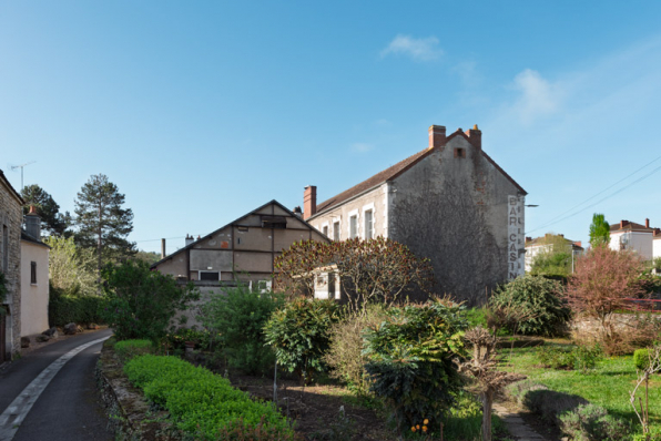 Façade postérieure et salle 1, depuis le nord-est. © Région Bourgogne-Franche-Comté, Inventaire du patrimoine Façade postérieure et salle 1, depuis le nord-est. © Région Bourgogne-Franche-Comté, Inventaire du patrimoine