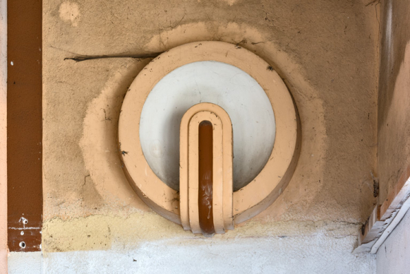 Luminaire d'applique. © Région Bourgogne-Franche-Comté, Inventaire du patrimoine Luminaire d'applique. © Région Bourgogne-Franche-Comté, Inventaire du patrimoine