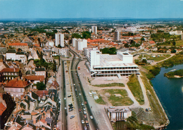 Nevers (Nièvre). Vue générale aérienne. S.d. [4e quart 20e siècle]. © CIM