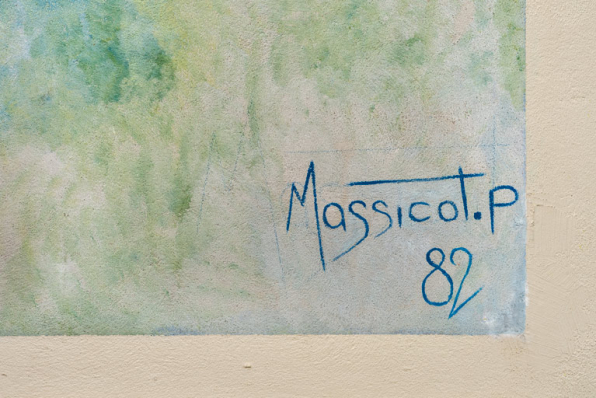 Peinture côté rue : signature (P. Massicot) et date (1982). © Région Bourgogne-Franche-Comté, Inventaire du patrimoine Peinture côté rue : signature (P. Massicot) et date (1982). © Région Bourgogne-Franche-Comté, Inventaire du patrimoine