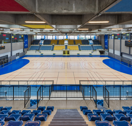 Maison des sports, grand gymnase : vue d'ensemble, depuis les gradins côté RN. © Région Bourgogne-Franche-Comté, Inventaire du patrimoine Maison des sports, grand gymnase : vue d'ensemble, depuis les gradins côté RN. © Région Bourgogne-Franche-Comté, Inventaire du patrimoine