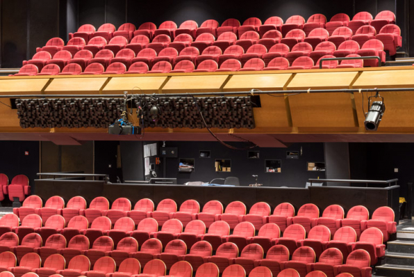 Maison de la culture, grande salle : la régie. © Région Bourgogne-Franche-Comté, Inventaire du patrimoine Maison de la culture, grande salle : la régie. © Région Bourgogne-Franche-Comté, Inventaire du patrimoine