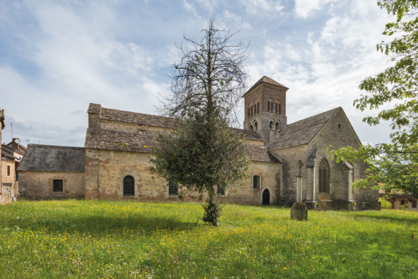 Flanc sud, avec la nef (vue depuis le sud-ouest). © Région Bourgogne-Franche-Comté, Inventaire du patrimoine Flanc sud, avec la nef (vue depuis le sud-ouest). © Région Bourgogne-Franche-Comté, Inventaire du patrimoine