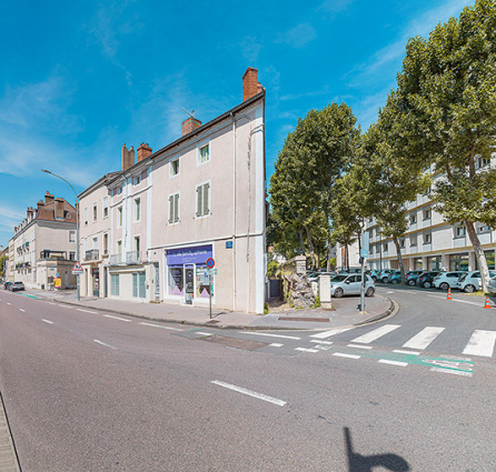 Avenue de Paris et vestige de l'ancienne courtine Saint-Pierre. © Région Bourgogne-Franche-Comté, Inventaire du patrimoine Avenue de Paris et vestige de l'ancienne courtine Saint-Pierre. © Région Bourgogne-Franche-Comté, Inventaire du patrimoine