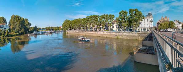 Vue des remparts depuis le pont, rue de Strasbourg. © Région Bourgogne-Franche-Comté, Inventaire du patrimoine