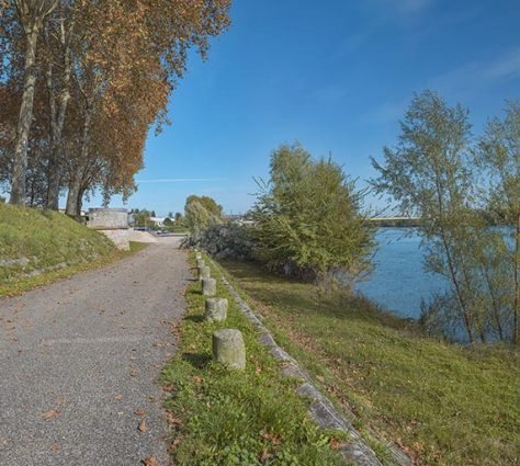 Le chemin de halage, emplacement des anciens fossés du faubourg Sainte-Marie. © Région Bourgogne-Franche-Comté, Inventaire du patrimoine Le chemin de halage, emplacement des anciens fossés du faubourg Sainte-Marie. © Région Bourgogne-Franche-Comté, Inventaire du patrimoine