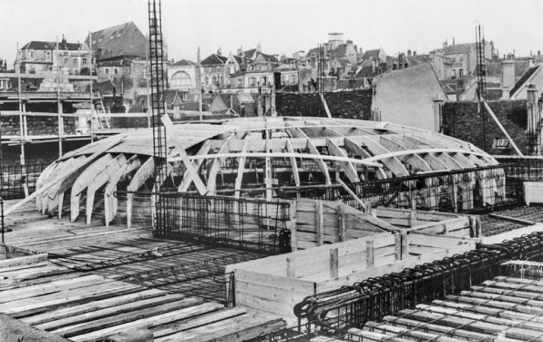 1er tableau : [2C] La coupole en construction, 1938. © Région Bourgogne-Franche-Comté, Inventaire du patrimoine