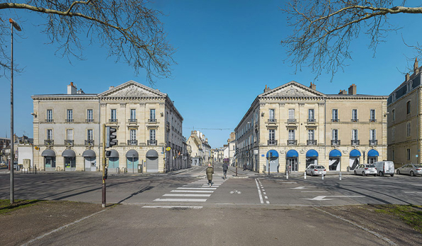 La rue Chabot-Charny, vue depuis la place Wilson : ancien emplacement du boulevard et de la porte Saint-Pierre.  © Région Bourgogne-Franche-Comté, Inventaire du patrimoine