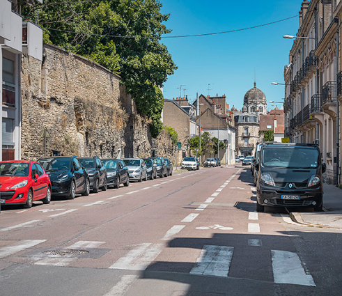 Vue de situation de la muraille, rue de Tivoli. © Région Bourgogne-Franche-Comté, Inventaire du patrimoine