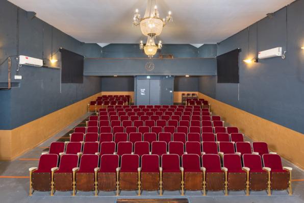 Nièvre, Imphy. Salle paroissiale Saint-Maurice, théâtre de L'Entr'Deux : la salle. © Région Bourgogne-Franche-Comté, Inventaire du patrimoine