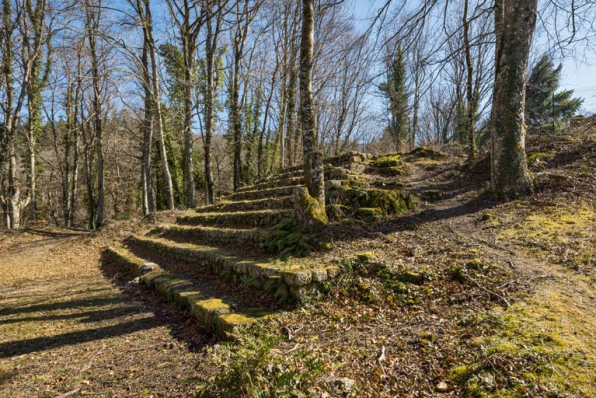 Les gradins, de trois quarts droite. © Région Bourgogne-Franche-Comté, Inventaire du patrimoine