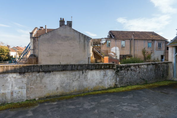 Maison et façade latérale droite du cinéma. © Région Bourgogne-Franche-Comté, Inventaire du patrimoine