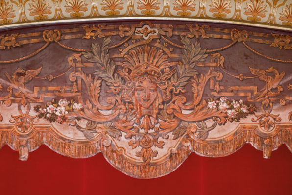 Lambrequin : masque central. © Région Bourgogne-Franche-Comté, Inventaire du patrimoine