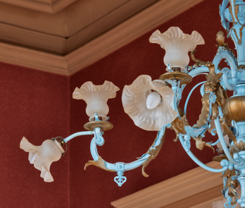Grand foyer du public (salon d'honneur) : lustre (détail). © Région Bourgogne-Franche-Comté, Inventaire du patrimoine