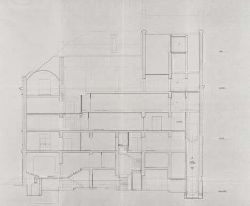 Ville d'Autun. Théâtre municipal. Place du Champ de Mars. Projet de rénovation. 7706 21. Coupe long. BB sur administration. S.d. [1978 ?]. © Région Bourgogne-Franche-Comté, Inventaire du patrimoine