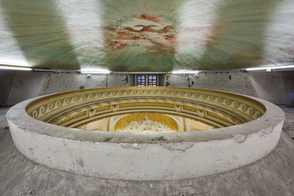 Oculus zénithal de la coupole et intrados peint de la calotte. © Région Bourgogne-Franche-Comté, Inventaire du patrimoine