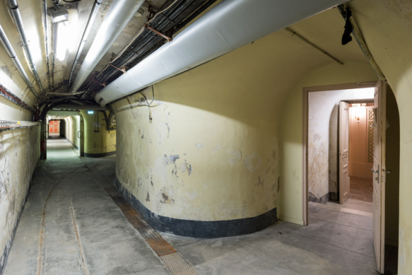 Sous-sol : couloir souterrain, avec à droite l'accès au théâtre. © Région Bourgogne-Franche-Comté, Inventaire du patrimoine