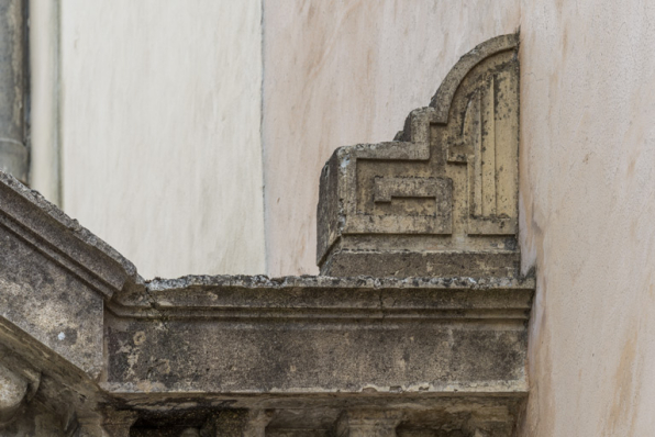 Façade antérieure : décor en partie supérieure. © Région Bourgogne-Franche-Comté, Inventaire du patrimoine