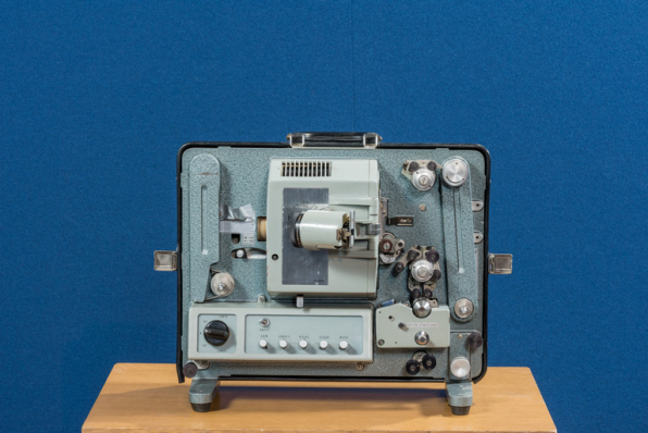 Face avant, objectif replié en position de transport. © Région Bourgogne-Franche-Comté, Inventaire du patrimoine