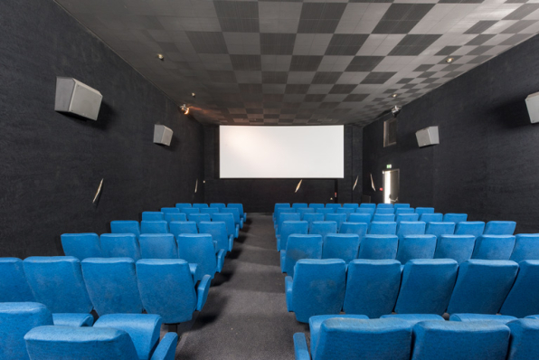 Salle 3, vue vers l'écran. © Région Bourgogne-Franche-Comté, Inventaire du patrimoine