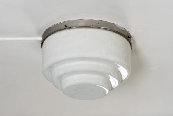 Galerie vitrée : luminaire d'applique. © Région Bourgogne-Franche-Comté, Inventaire du patrimoine