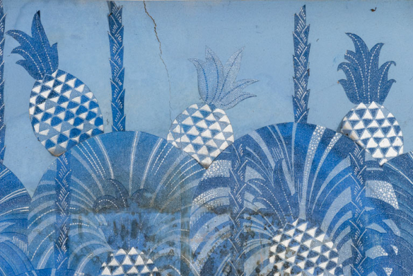 Papier peint (mur du fond) : motifs supérieurs découpés. © Région Bourgogne-Franche-Comté, Inventaire du patrimoine