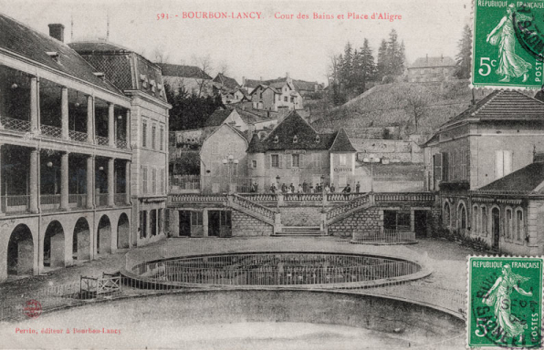 Vue ancienne, depuis la cour de l'établissement thermal. © Ed. Perrin
