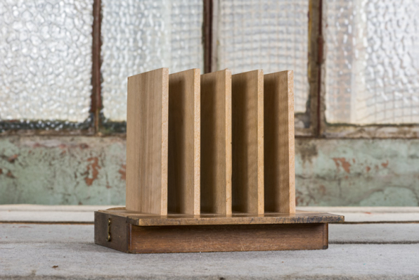 Socle et séparations (couvercle ôté). © Région Bourgogne-Franche-Comté, Inventaire du patrimoine