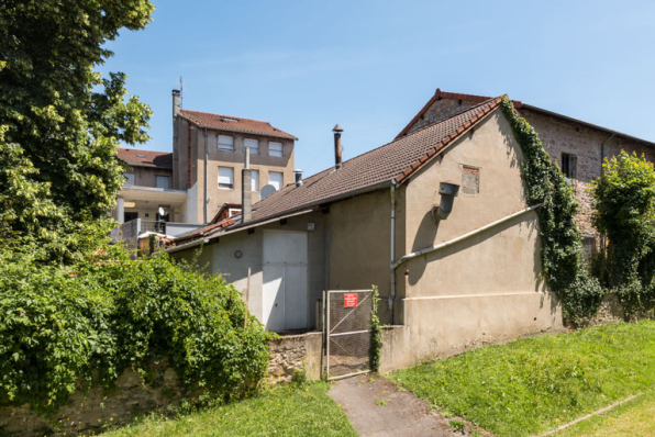 Façade postérieure, de trois quarts gauche. © Région Bourgogne-Franche-Comté, Inventaire du patrimoine