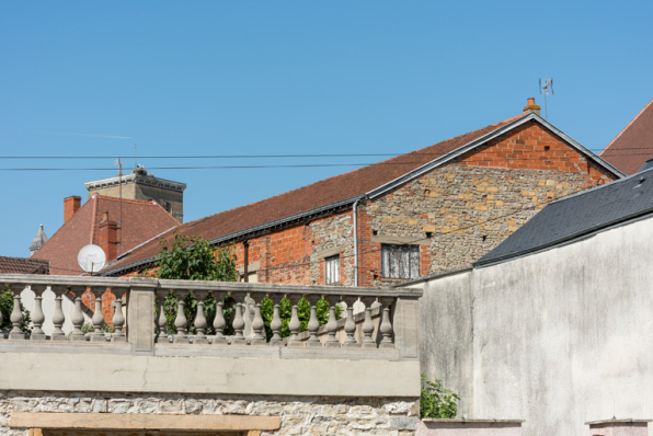 Façades postérieure et latérale droite, depuis le quai de la Loire au sud-ouest. © Région Bourgogne-Franche-Comté, Inventaire du patrimoine