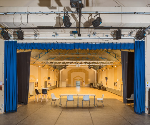 Scène, vue depuis le mur de lointain. © Région Bourgogne-Franche-Comté, Inventaire du patrimoine
