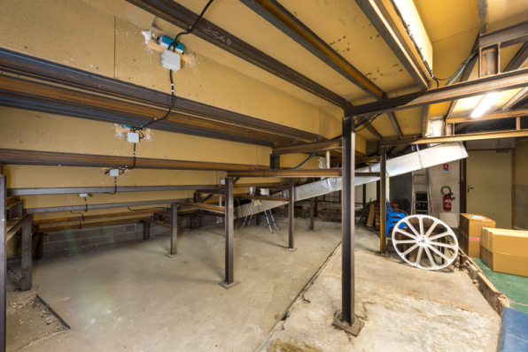 Espace sous les gradins de la salle. © Région Bourgogne-Franche-Comté, Inventaire du patrimoine
