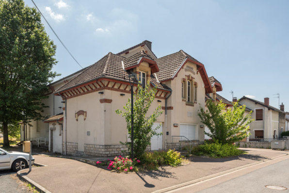 Façade antérieure, de trois quarts gauche. © Région Bourgogne-Franche-Comté, Inventaire du patrimoine