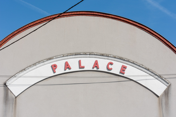 Façade antérieure : enseigne. © Région Bourgogne-Franche-Comté, Inventaire du patrimoine